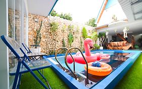 Ubu Villa Tropicola - Near Yogyakarta City Center